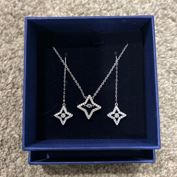 Swarovski Crystal Sparkling Dance Star Rhodium Plated Necklace and Earring Set - Picture 2 of 3